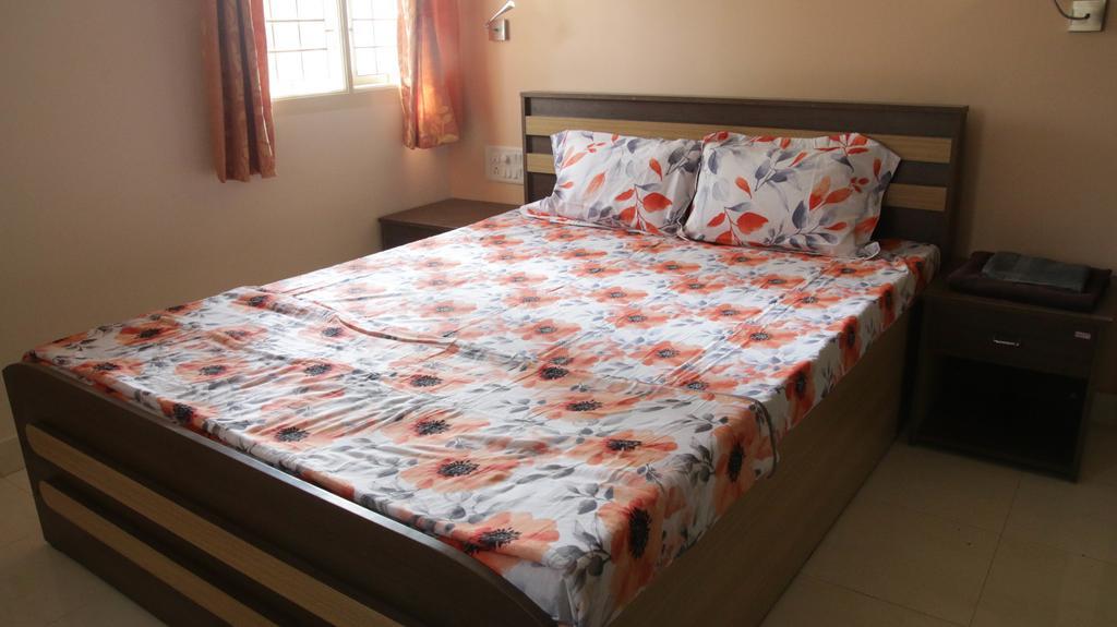 Sampada Homestay Bangalore Extérieur photo